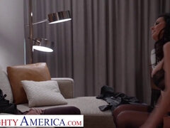 Americano, Tetas grandes, Mamada, Semen en la boca, Hd, Afeitado, Medias largas, Tetas