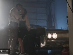 Grosse titten, Blasen, Braunhaarige, Viele männer bespritzen eine frau, Gruppe, Hardcore, Milf, Hintern versohlen