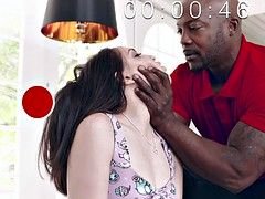 Sucer une bite, Brunette brune, Tromperie, Cocu, Tir de sperme, Faciale, Interracial, Adolescente