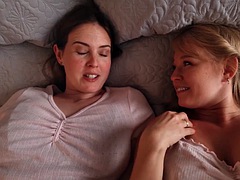 Amatoriale, Brunetta, Hardcore, Baciando, Lesbica, Rasata, Tette, Giochi