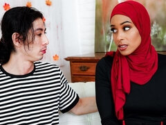 18, Stor kuk, Stora tuttar, Avsugning, Doggystyle, Ebenholts, Mager, Tonåring