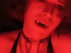 Transvestit, Fetiš, Poljubljanje, Spodnje perilo, Zrela, Transa, Kajenje, Joške