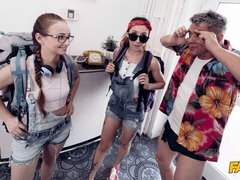 Kont, Pijpbeurt, 1 man 2 vrouwen, Handbeurt, Hardcore, Logement, Tatoeage, Trio