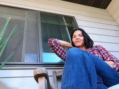 Ruskeahiuksinen, Nais alistaja, Nöyryytys, Farkut, Vanhempi, Salarakas, Soolo