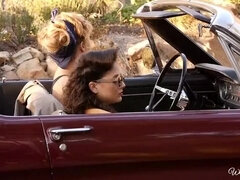 Stiefel, Braunhaarige, Hd, Küssen, Lesbisch, Lecken, Öffentlich, Jungendliche (18+)