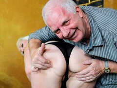 Iso kaunis nainen, Iso perse, Iso kulli, Blondi, Suihinotto, Takaapäin, Luonnolliset tissit, Teini