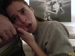 Monumentális dákó, Cumizás, Kutya póz, Természetes mellek, Vékony, Tini, Begyek