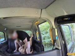 Coche, Estilo perrito, Corridas faciales, Lamidas, Al aire libre, Pov, Coño, Nalgadas