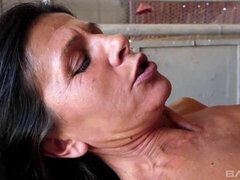 Stor kuk, Avsugning, Brunett, Doggystyle, Gården, Naturliga tuttar, Mager, Tuttar