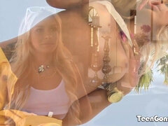 Kuřba, Prsnatá, Hlboký orál, Hardcore, Prirodzené prsia, Vonku, Teenka, Kozičky