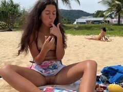 Playa, Comida, Público, Coño, Tetas, Bajo la falda