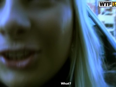 Blondine, Masturbation, Im freien, Piercing, Öffentlich, Schlucken, Flotter dreier