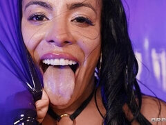 Stor stjärt, Stor kuk, Stora tuttar, Avsugning, Brunett, Knubbig, Latina, Underkläder