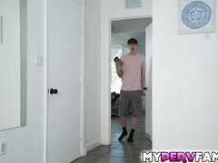 Cul, Gros seins, Sucer une bite, Brunette brune, Tromperie, Branlette thaïlandaise, Mère que j'aimerais baiser, Belle mère