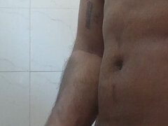 Amateur, Salle de bains, Homosexuelle, Branlette thaïlandaise, Indienne, Solo