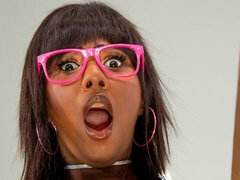 Svart, Fingring, Kyssing, Lesbisk, Onani, Strapon, Stripping, Tattovering