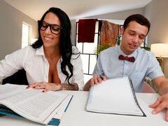 Большая жопа, Большие сиськи, Брюнетки, Собачьи, Ласковые ручки, Милф, Бритые, Стриптизерша