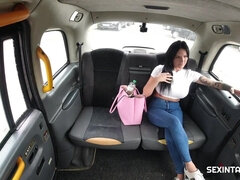 Amateur, Tetas grandes, Morena, Tetona, Coche, Pajear, Orgasmo, Tetas