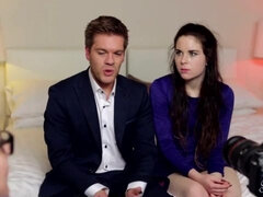 Blondína, Šaty, Prirodzené prsia, Vyholené, Softcore, Stripping, Teenka, Kozičky