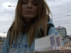 Amatööri, Iso perse, Blondi, Nainen pukeissa mies alasti, Luonnolliset tissit, Julkinen, Lyhyt tukka, Tissit