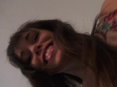 Pik sutte, Brunette, Sød, Naturlig, Lille kvinde, Pov, Skrige, Stramt