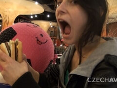 Απίστευτο, Τουαλέτα, Πίπα, Μελαχροινή, Μαλακία με το δάχτυλο για γυναίκες, Πρώτου προσώπου, Έφηβος, Βυζιά