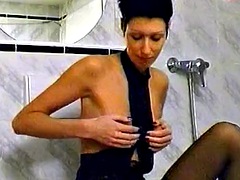 Morena, Masturbação, Alemãoã, Hardcore, Masturbação, Ducha chuveiro, Solo chão, Tetas