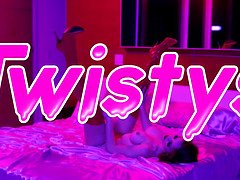 Cory Chase & Dana Dearmond swap partners in hot sissoring lesbian oralcouplesfantasy ass swap - Twistys