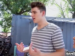 Grote mammen, Blond, Bruinharig, Groep, Harig, Lesbisch, Buiten, Tatoeage