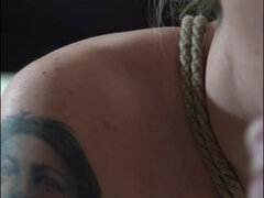 Enthousiasteling, Anaal, Grote kont, Seksspeelgoed, Masturbatie, Alleen, Tatoeage, Vibrator