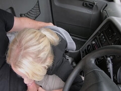 Duże cycki, Blondynka, Obciąganie, Styl na pieska, Hd, Drobna, Pończochy, Tatuaż