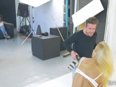 Kisbaba, Fürdőszoba, Monumentális dákó, Kutya póz, Európai, Nyalás, Természetes mellek, Pirszing