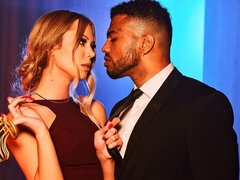 Sovrum, Stor stjärt, Stor kuk, Blondin, Avsugning, Doggystyle, Mellanrasig, Naturliga tuttar