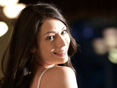 Brunette, Gaping, Håndjob, Onani, Barberet, Stripning, Teenager, Bryster