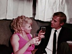 Grosse titten, Blondine, Gehörnter ehemann, Erotisch, Hausfrau, Erotischer film, Titten, Vintage