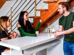 Brunette, Dildoen, Fingring, Lesbisk, Sexy undertøy, Onani, Stripping, Tenåring