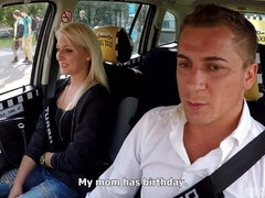 Блондинки, В машине, Сперма во рту, Семяизвержение, Пальцем, Ласковые ручки, Поцелуи, Лизание