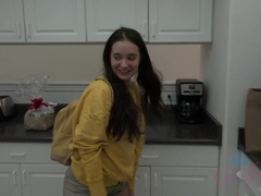 Creampie, Fingering, Kysser, Utomhus, Piercing, Rakad, Mager, Röker