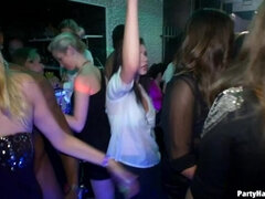 Amatør, Store pupper, Kukk suging, Påkledd, Kyssing, Orgie, Offentlig, Pupper