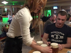 Ερασιτέχνης, Ξανθιά, Πίπα, Σε στάση σκύλου στα τέσσερα, Διπλή εισχώρηση, Μαλακία, Ώριμη γυναίκα, Τρίο