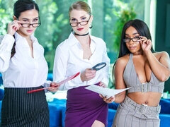 Duży tyłek, Duży kutas, Duże cycki, Obciąganie, Styl na pieska, Sex w czwórkę, Chudy, Nastolatki