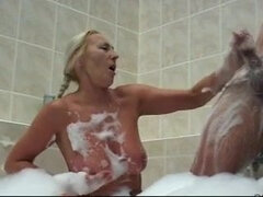 Badkamer, Grote mammen, Blond, Sperma shot, Hardcore, Rijpe lesbienne, Kut duiken, Tiener