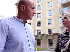 In den arsch, Grosser schwanz, Blasen, Spermaladung, Gruppensex, Handjob, Orgie, Rasiert