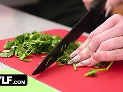 Veľké péro, Kuřba, Oblečené ženy, Puma, Honění, Výprask, Pička, Jačania