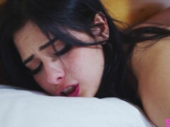 Amateur, Chambre à dormir, Brunette brune, En levrette, Lingerie, Rasée, Adolescente, Nénés