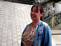 Analny, Prezerwatywa, Dojrzałe, Dojrzałe anal, Mamuśka, Publiczny, Tatuaż, Podglądacz