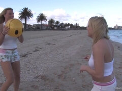 Playa, Tetas grandes, Rubia, Lesbiana, Lamidas, Tetas naturales, Coño, Tetas