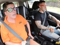 Bionda, Pompino, Macchina, Leccata, Masturbazione, All'aperto, Rasata, Tette