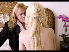 18, Blondi, Suihinotto, Pettää, Hd, Selkäsauna, Pillu, Häät