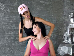 18 años, Mamada, Fetiche, Penetracion con dedos, Lesbiana, Maduro, Coño, Adolescente